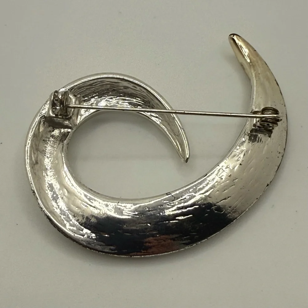 Vintage silvertone rhinestone Brooch‎ swirl crescent shrimp style
